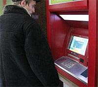 Проблемные банки: Где можно снять деньги с карточки